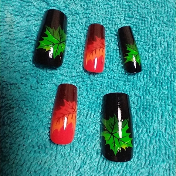 Press on nails black green red maple leaves fall halloween set - Picture 1 of 2
